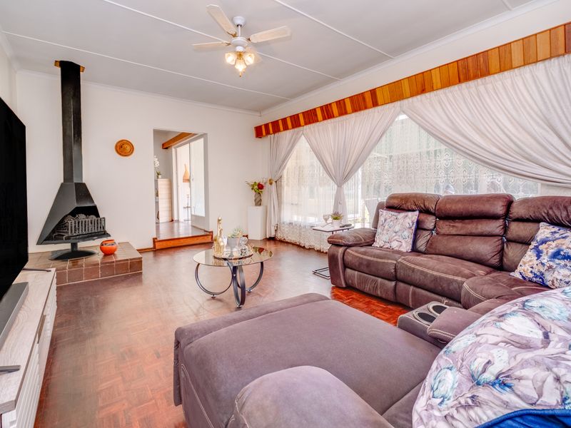 HAPPY LOVED HOME WTH WARM ENERGY AND GOOD VIBES. - Photo 4