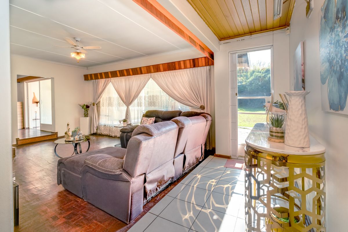 HAPPY LOVED HOME WTH WARM ENERGY AND GOOD VIBES. - Photo 3