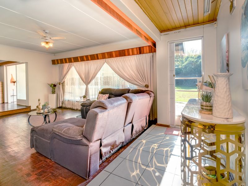HAPPY LOVED HOME WTH WARM ENERGY AND GOOD VIBES. - Photo 3