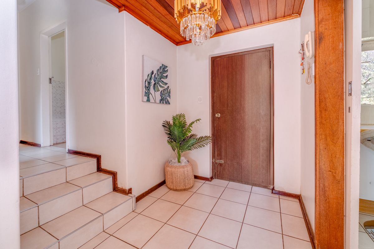 HAPPY LOVED HOME WTH WARM ENERGY AND GOOD VIBES. - Photo 2