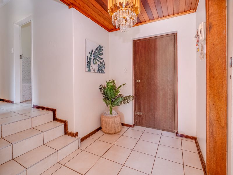 HAPPY LOVED HOME WTH WARM ENERGY AND GOOD VIBES. - Photo 2