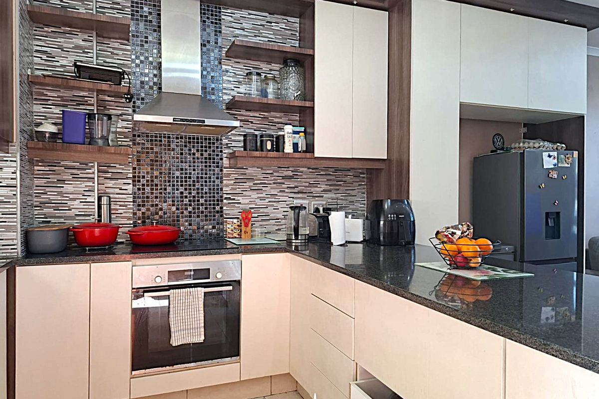 2 Bedroom Apartment in Westbrook Village - Photo 4