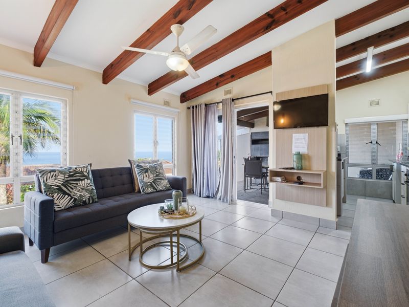 Stylish 2-Bedroom Apartment with Partial Sea Views - Photo 9