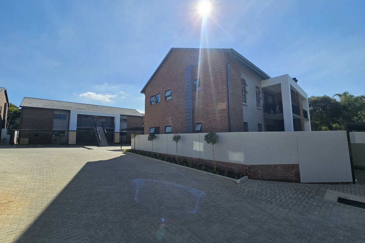 Move-In Ready 3 Bed Apartment with Fridge, Washer & Dishwasher Included - Photo 2