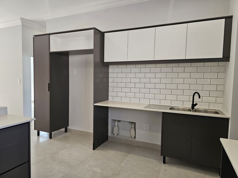 Move-In Ready 3 Bed Apartment with Fridge, Washer & Dishwasher Included - Photo 10