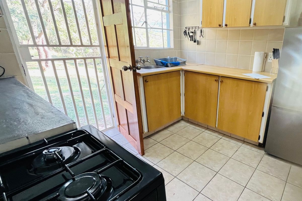 2 Bedroom Fully Furnished Apartment to Let on Cairn Road - Photo 4