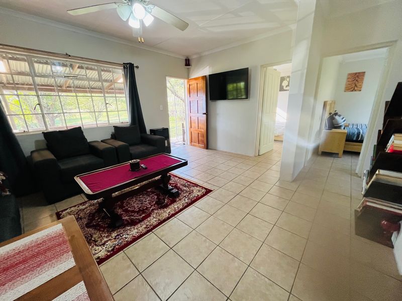2 Bedroom Fully Furnished Apartment to Let on Cairn Road - Photo 2