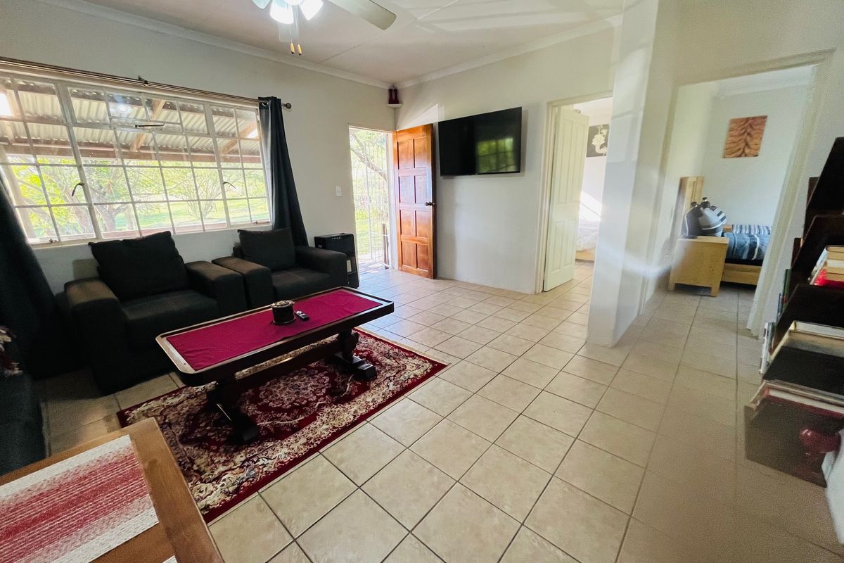 2 Bedroom Apartment to Let on Cairn Road - Photo 2