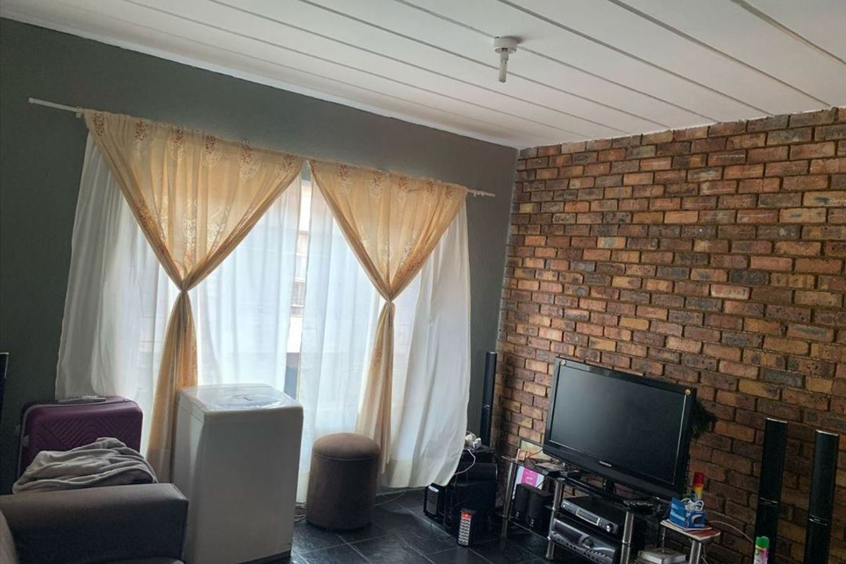 2 Bedroom Apartment for the investor or small family - Photo 3