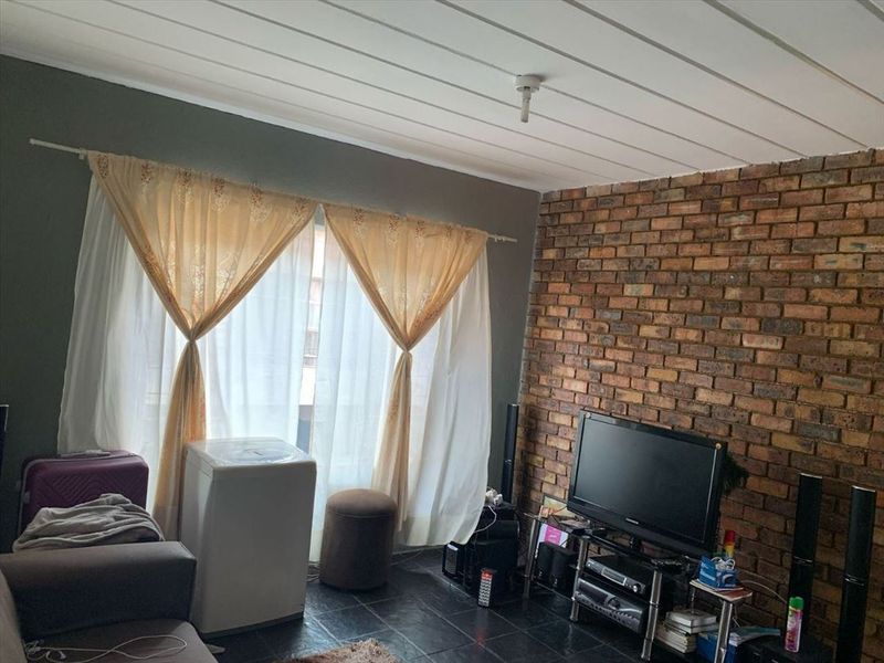 2 Bedroom Apartment for the investor or small family - Photo 3