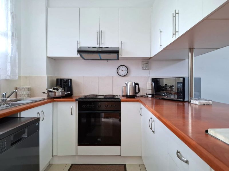 3 Bedroom Duplex apartment near the beach in Westbrook Village - Photo 3