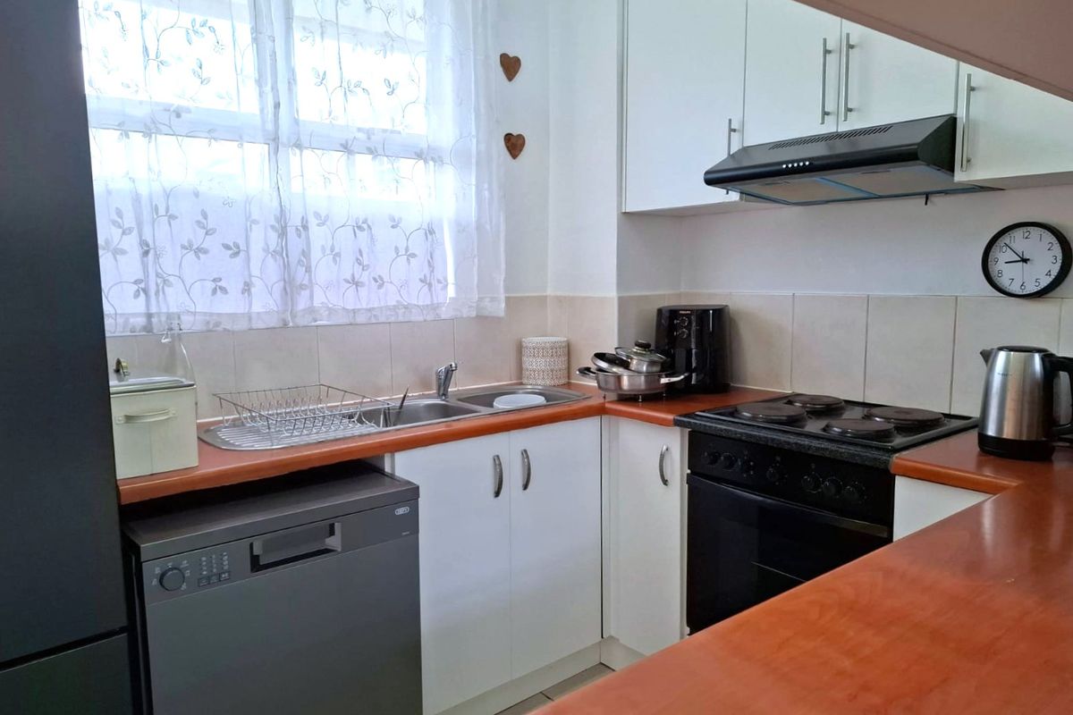 3 Bedroom Duplex apartment near the beach in Westbrook Village - Photo 4