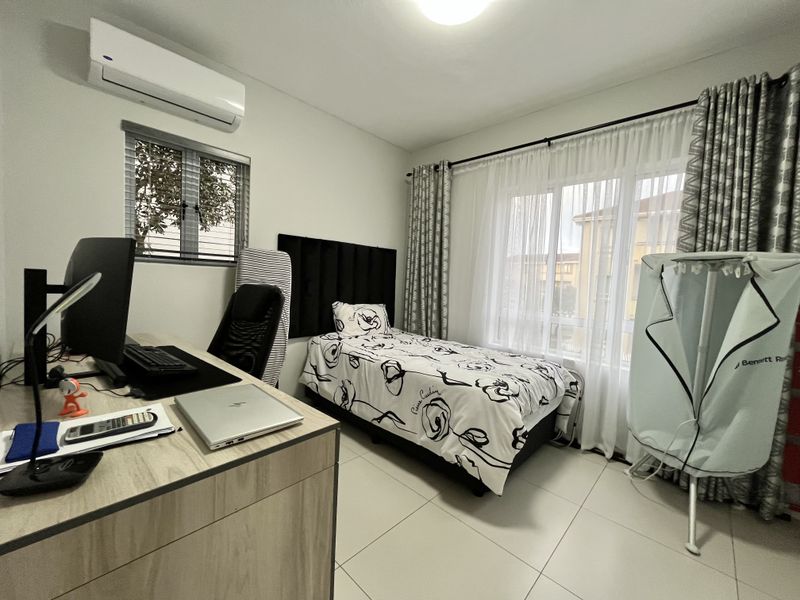 Comfortable Coastal Living with Full Air-Conditioning Throughout! - Photo 7