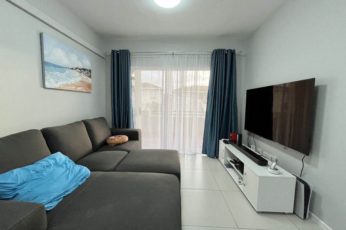 Comfortable Coastal Living with Full Air-Conditioning Throughout! - Photo 5