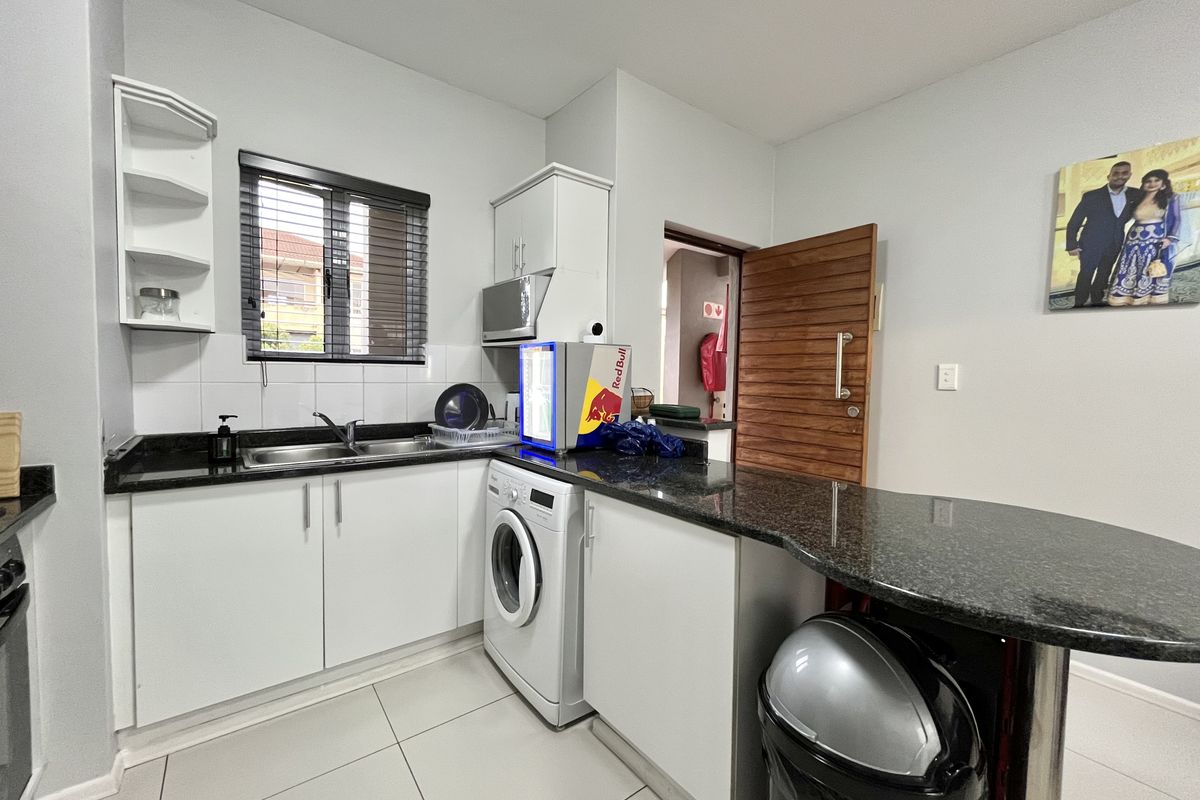 Comfortable Coastal Living with Full Air-Conditioning Throughout! - Photo 4