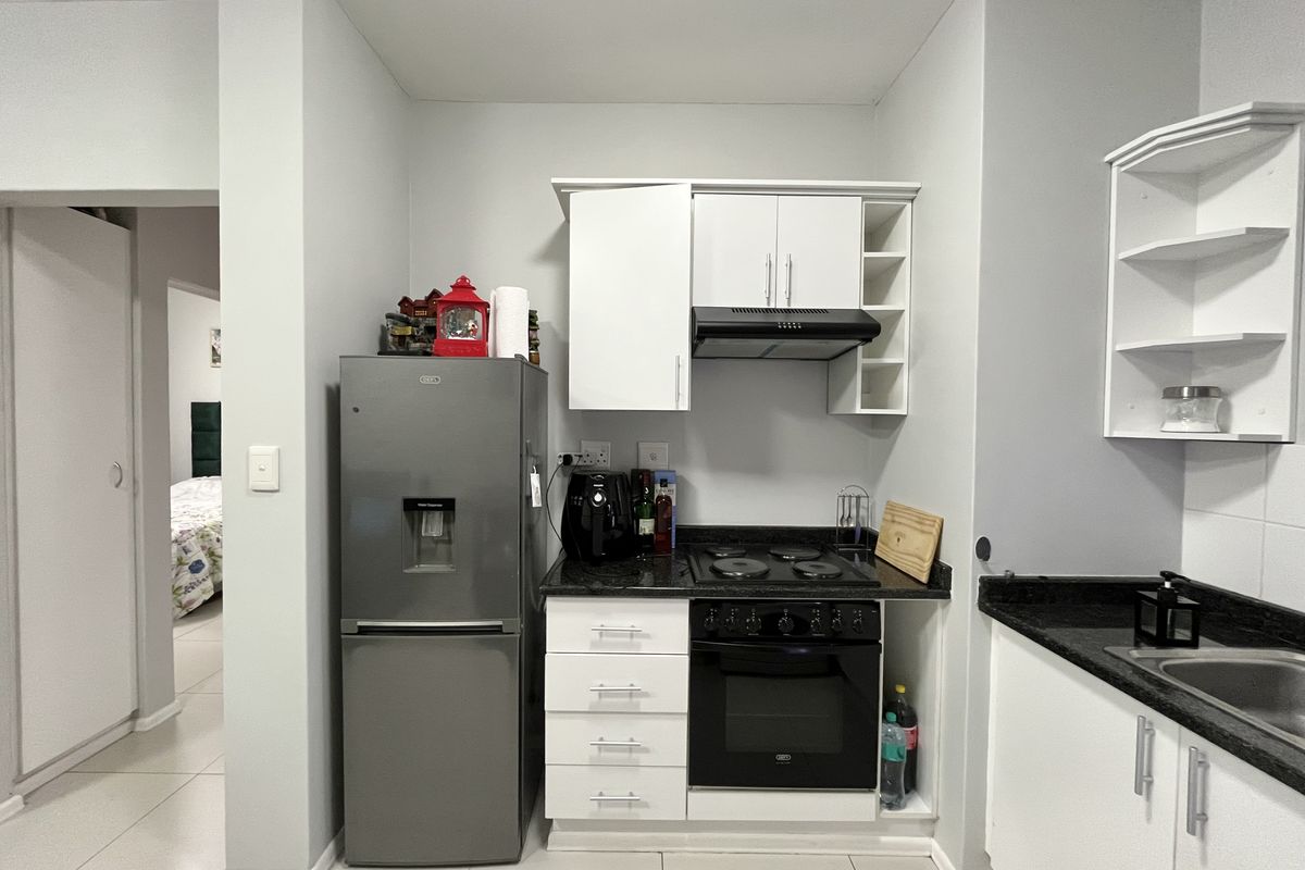 Comfortable Coastal Living with Full Air-Conditioning Throughout! - Photo 3