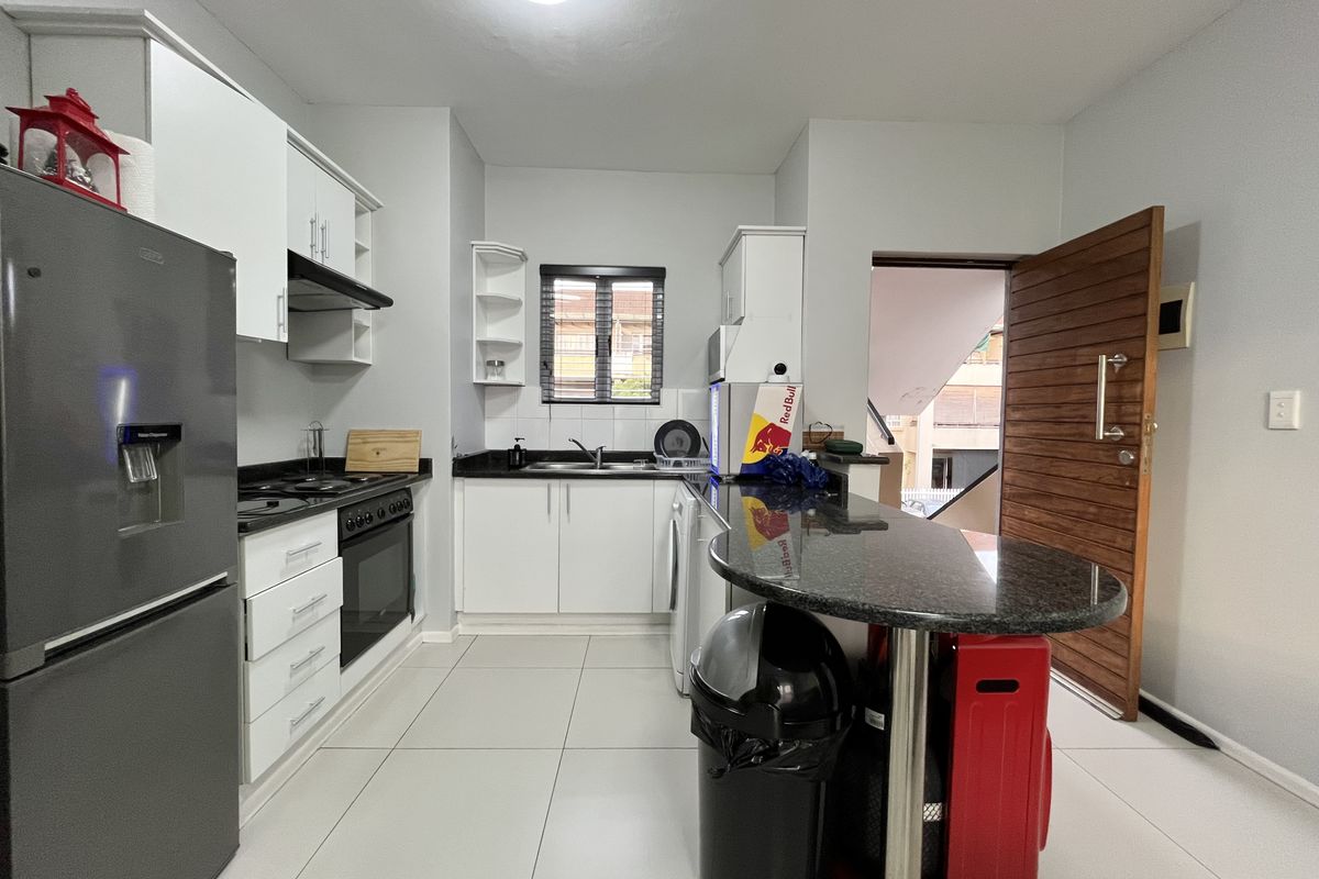 Comfortable Coastal Living with Full Air-Conditioning Throughout! - Photo 2