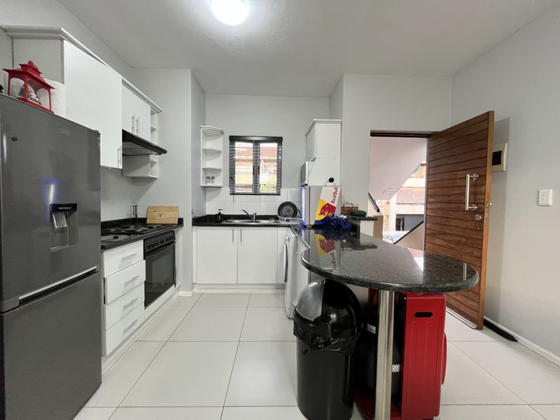 Comfortable Coastal Living with Full Air-Conditioning Throughout! - Photo 2