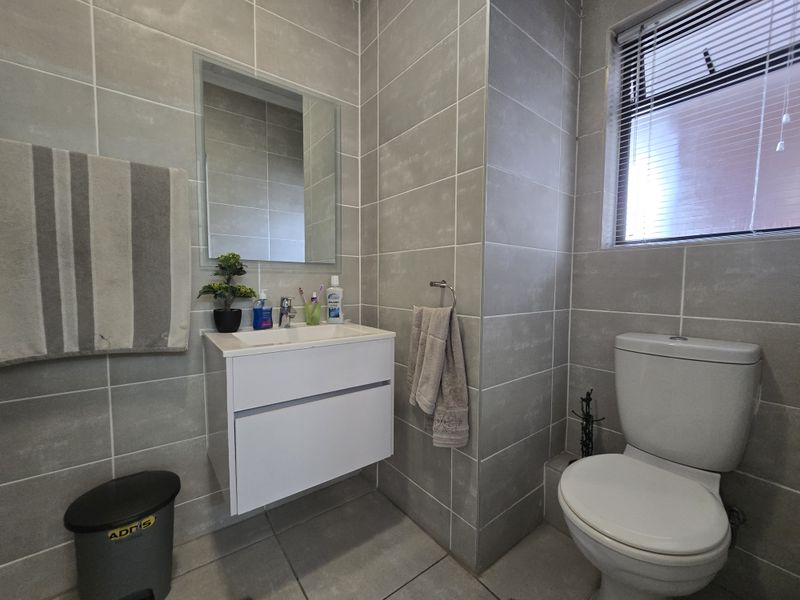 FIRST FLOOR APARTMENT-SOLE MANDATE - Photo 10