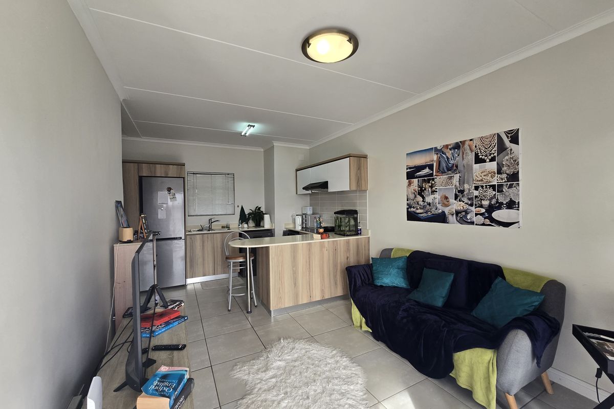 FIRST FLOOR APARTMENT-SOLE MANDATE - Photo 5