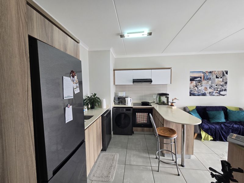 FIRST FLOOR APARTMENT-SOLE MANDATE - Photo 4