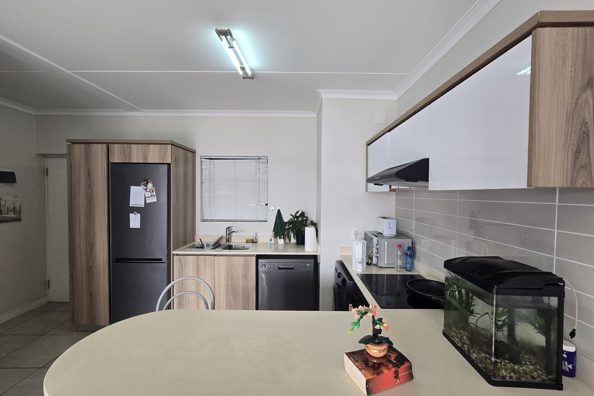 FIRST FLOOR APARTMENT-SOLE MANDATE - Photo 3