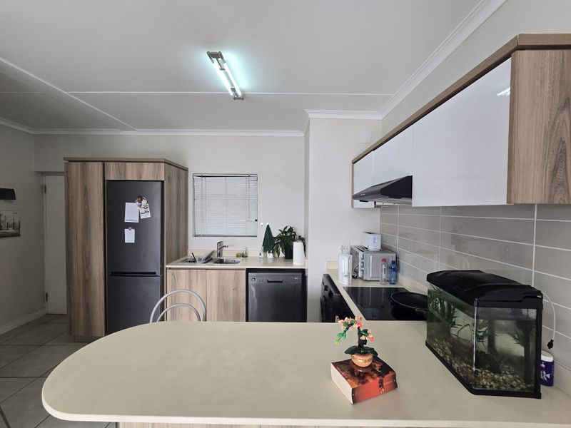 FIRST FLOOR APARTMENT-SOLE MANDATE - Photo 3