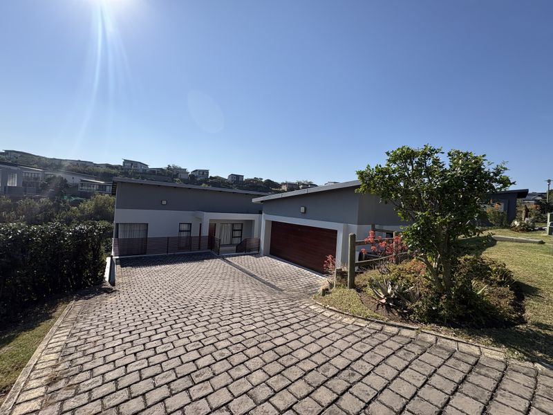 THE PERFECT COASTAL ESTATE LIVING. - Photo 1