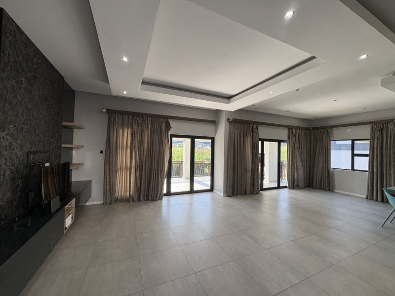 THE PERFECT COASTAL ESTATE LIVING. - Photo 4