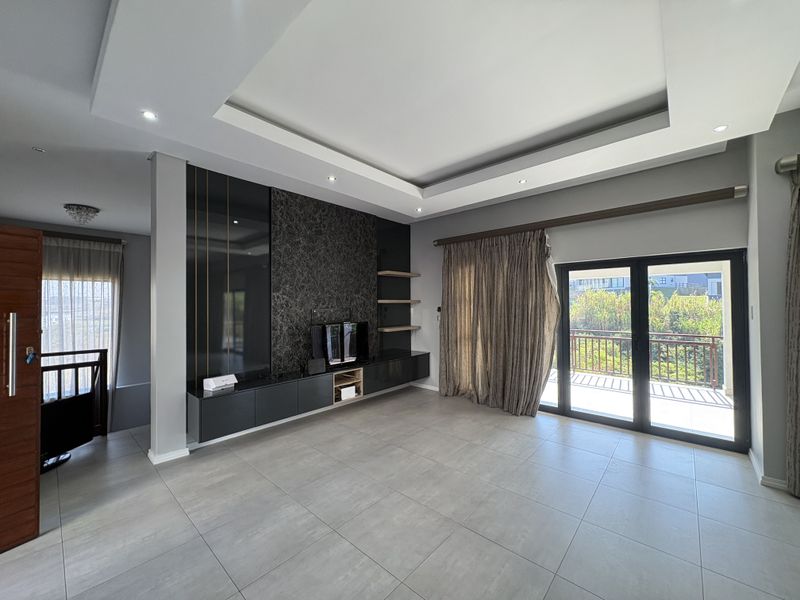 THE PERFECT COASTAL ESTATE LIVING. - Photo 5