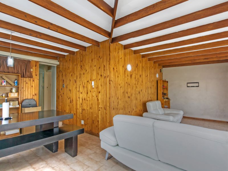 SPACIOUS  FAMILY HOME IN A SECURE BOOMED OFF AREA CCTV CAMARAS FOR CONVIENIENCE AND COMFORT..... - Photo 7