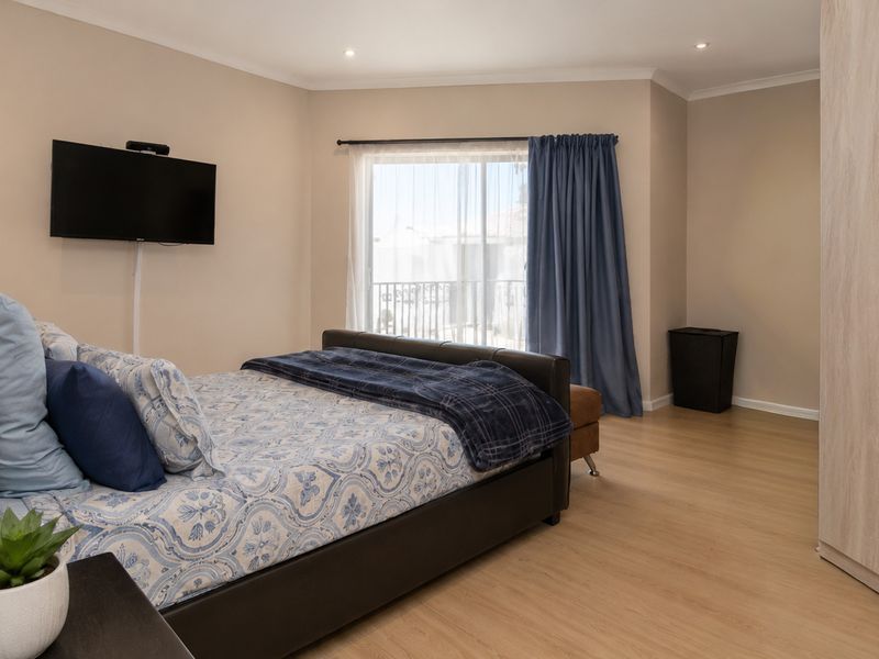 Stylish Family Living in the Heart of Parklands North - Photo 8