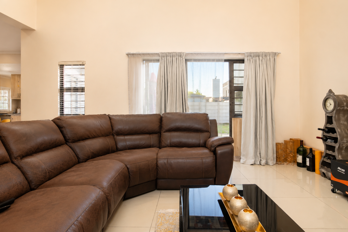 Stylish Family Living in the Heart of Parklands North - Photo 4