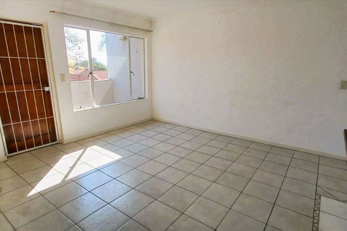 1st Floor Townhouse in the beautiful suburb of Glen Marais.  Family friendly with pool and playpark. - Photo 3