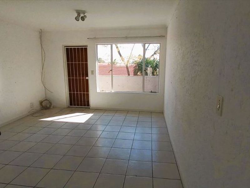 1st Floor Townhouse in the beautiful suburb of Glen Marais.  Family friendly with pool and playpark. - Photo 4