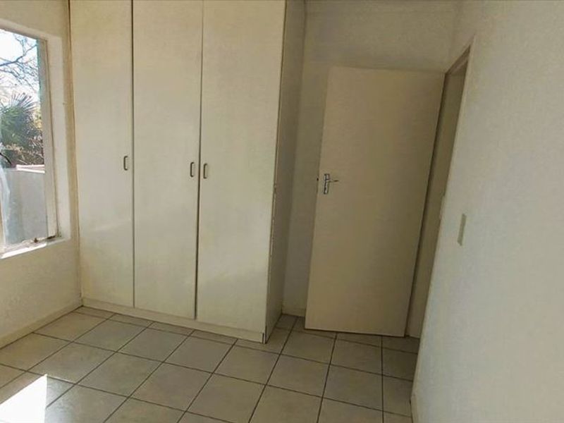 1st Floor Townhouse in the beautiful suburb of Glen Marais.  Family friendly with pool and playpark. - Photo 6