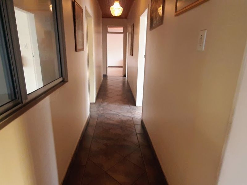 Beautiful Home on Large Stand  & flatlet! - Photo 9