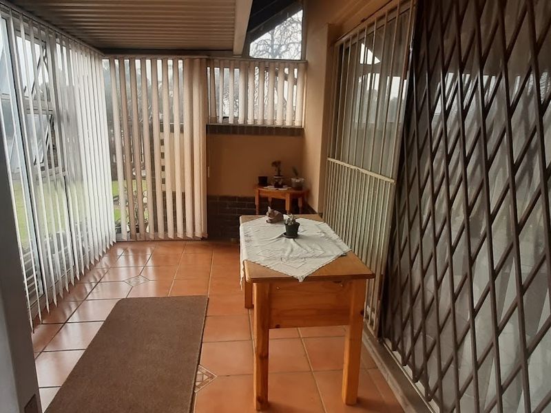 Beautiful Home on Large Stand  & flatlet! - Photo 3