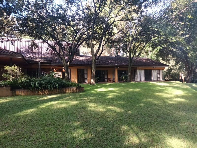 Magnificent Lifestyle with Multiple Dwellings, Tennis Court, Sauna & Guest House Opportunity! - Photo 2