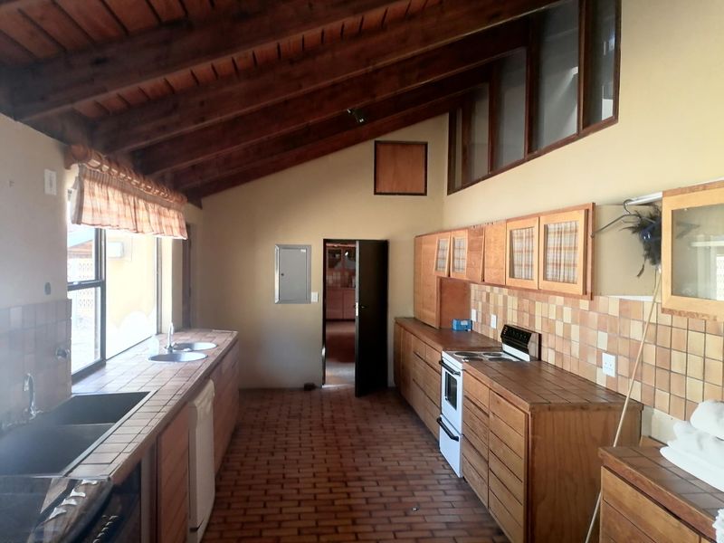 Magnificent Lifestyle with Multiple Dwellings, Tennis Court, Sauna & Guest House Opportunity! - Photo 10