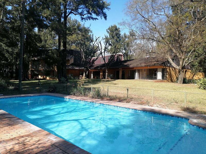 Magnificent Lifestyle with Multiple Dwellings, Tennis Court, Sauna & Guest House Opportunity! - Photo 1