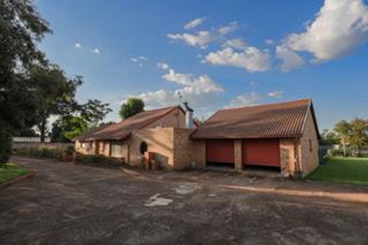 Family Smallholding with Large Workshop! - Photo 2