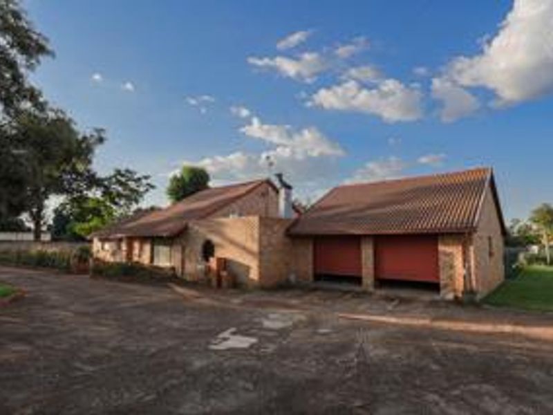 Family Smallholding with Large Workshop! - Photo 2