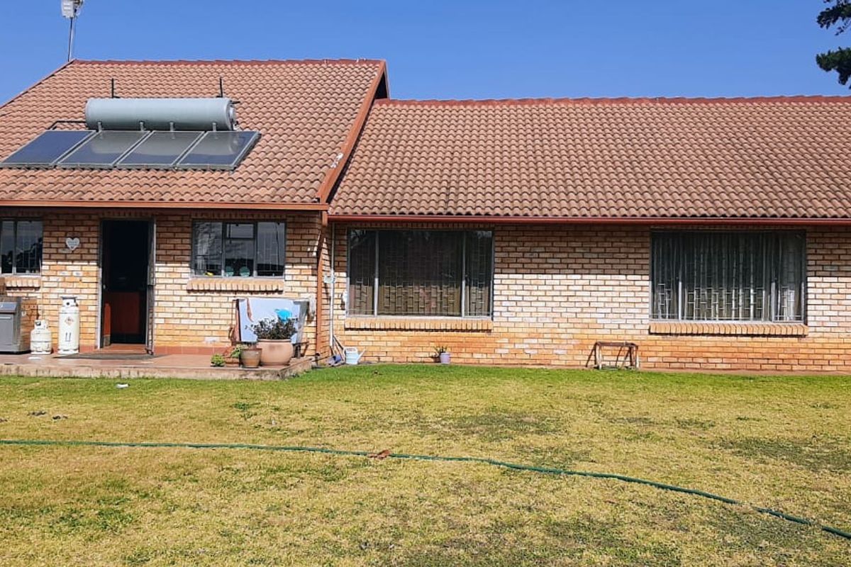 Family Smallholding with Large Workshop! - Photo 3