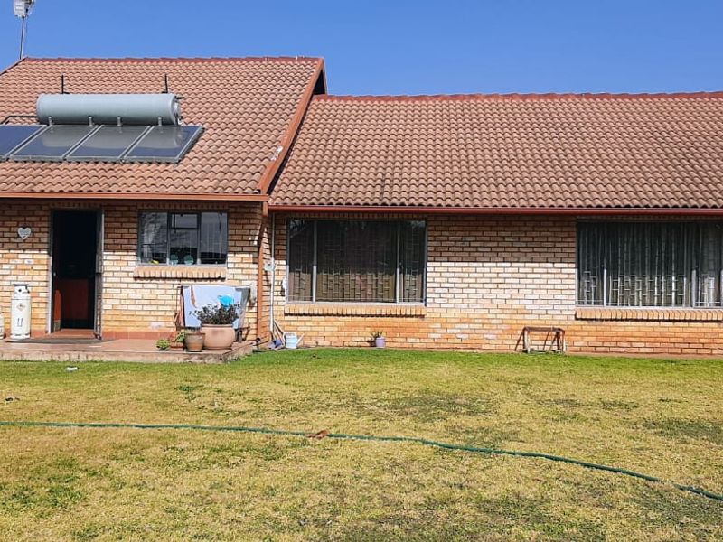 Family Smallholding with Large Workshop! - Photo 3