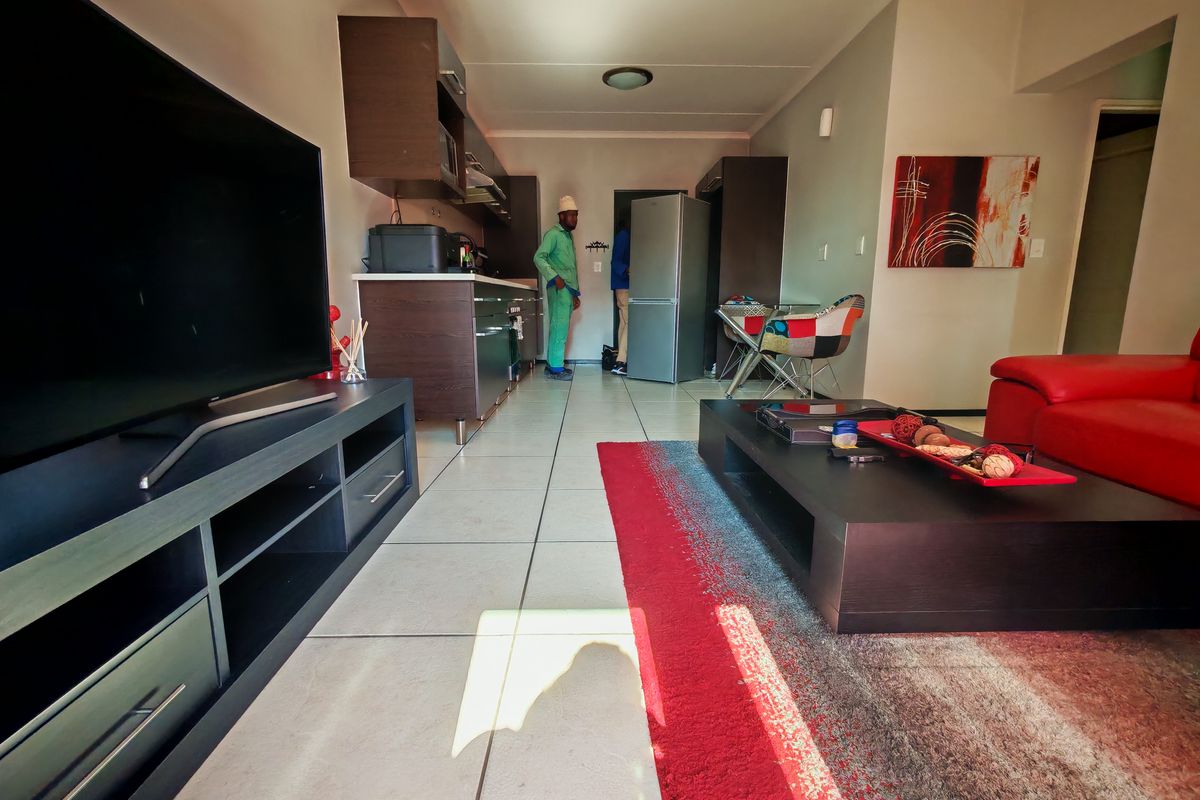 2 BED GARDEN APARTMENT - Photo 3