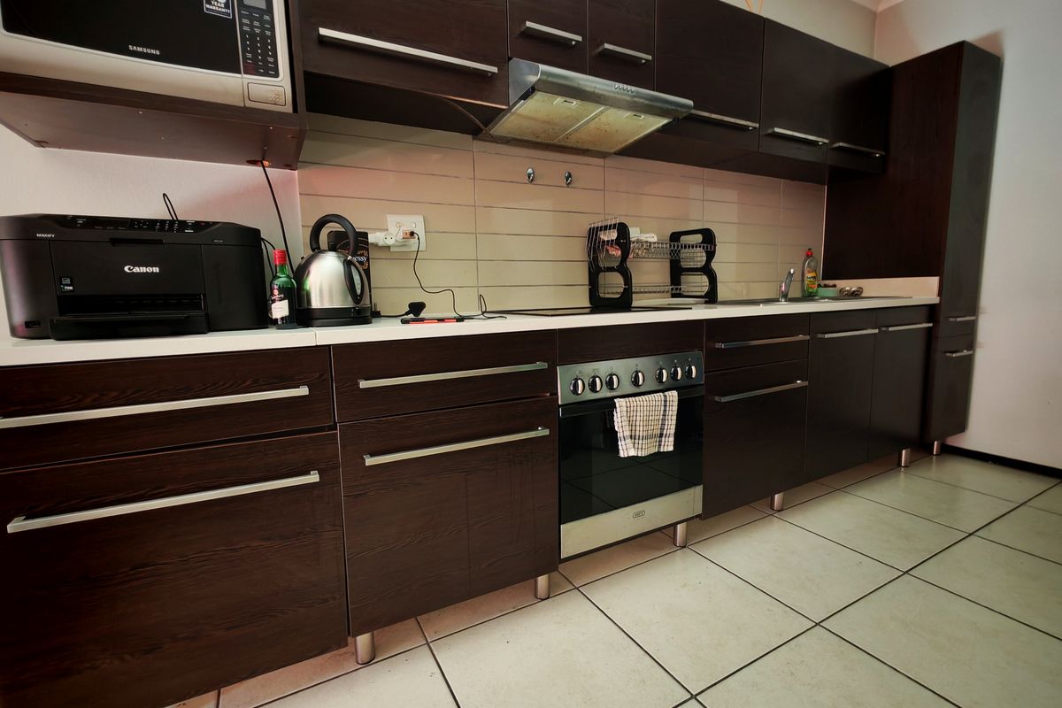 2 BED GARDEN APARTMENT - Photo 2