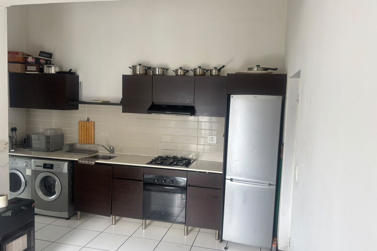 SPACIOUS 1 BED APARTMENT - Photo 4