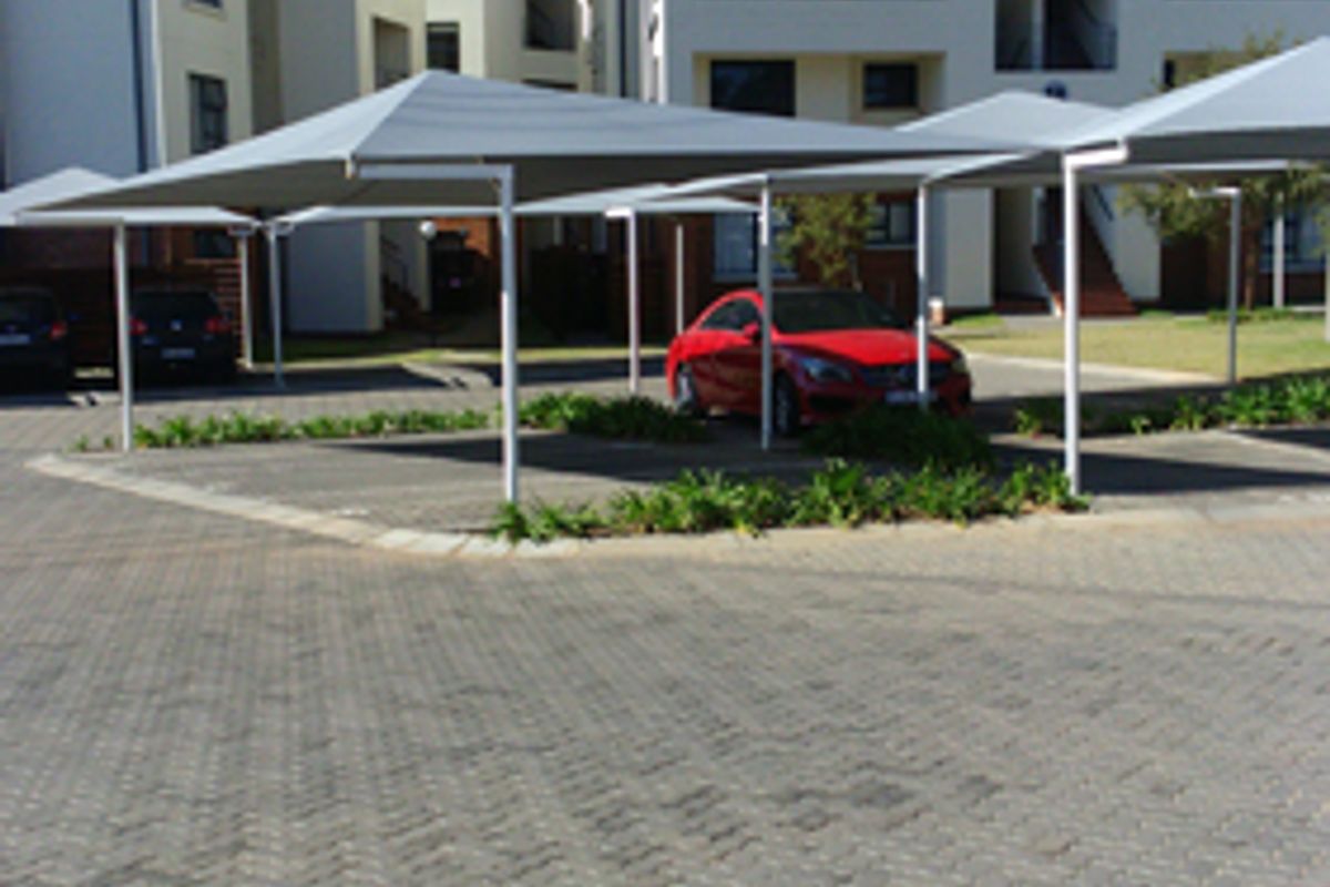 SPACIOUS 1 BED APARTMENT - Photo 2