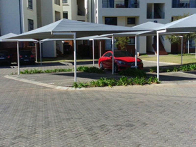 SPACIOUS 1 BED APARTMENT - Photo 2